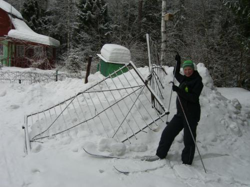 Уборка снега в России безжалостна и беспощадна...