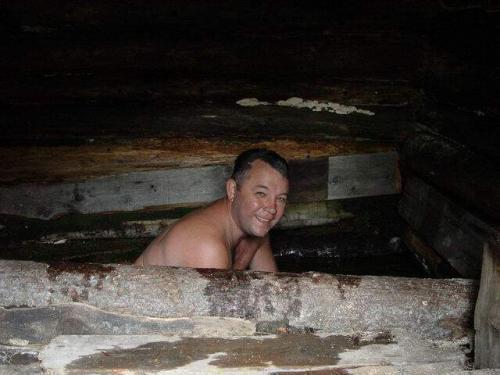 Паша-старший купается в родоновой ванне