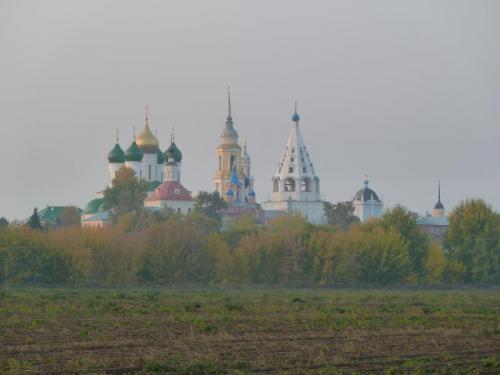 Коломенский кремль с противоположного берега Москва-реки