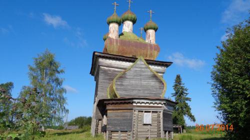 Храм в деревне Шелоховская