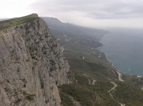 Яйла - плоские зеленые вершины, характерные для крымских скал