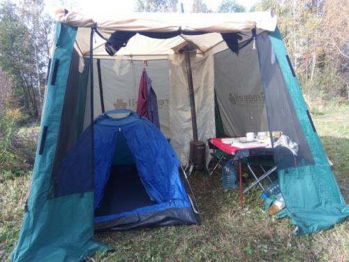 Палатка и печь в шатре.